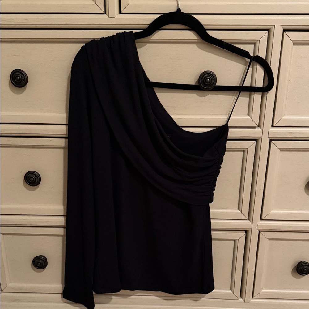 Elegant BR Black One-Shoulder Top
